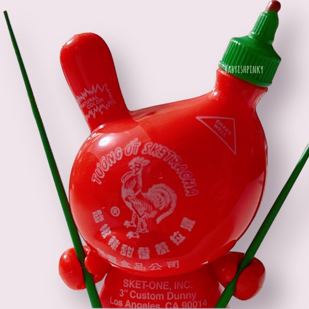 Kidrobot Sriracha Dunny Figurine (Full) - Picture 5 of 8